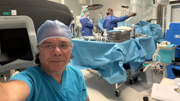 Türk Cerrahtan Uluslararası Başarı: Prof. Dr. Oktar Asoğlu İngiltere’de Canlı Ameliyat Yapacak