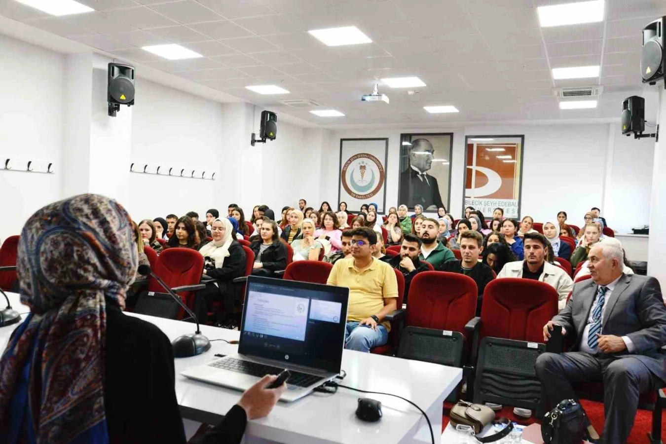 Bilecik'te 'Hastanelerde Eczacılık Hizmetleri' Semineri Gerçekleştirildi