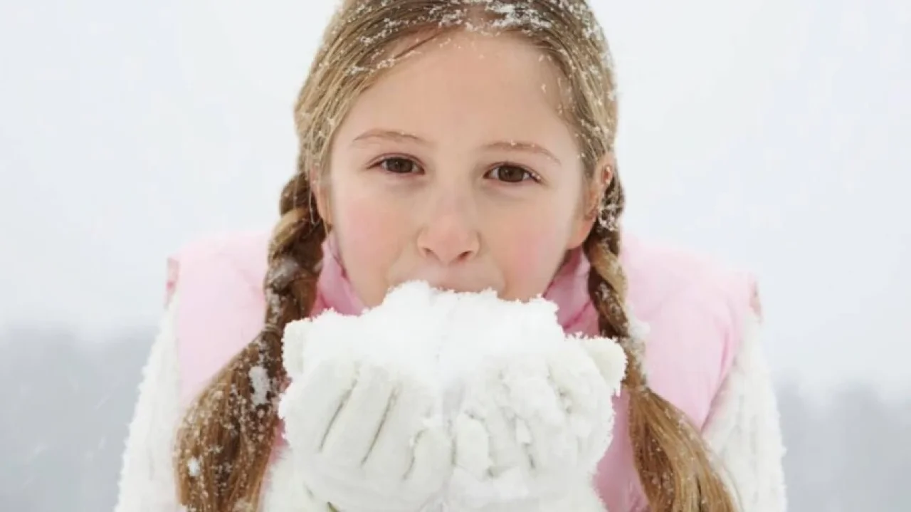 Uzmanlardan Uyarı: Kar Yemek Sanıldığı Kadar Masum Değil