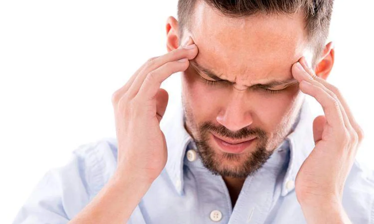 Uzmanlar Uyardı: Ani ve Şiddetli Baş Ağrısı Beyin Kanamasının Habercisi Olabilir