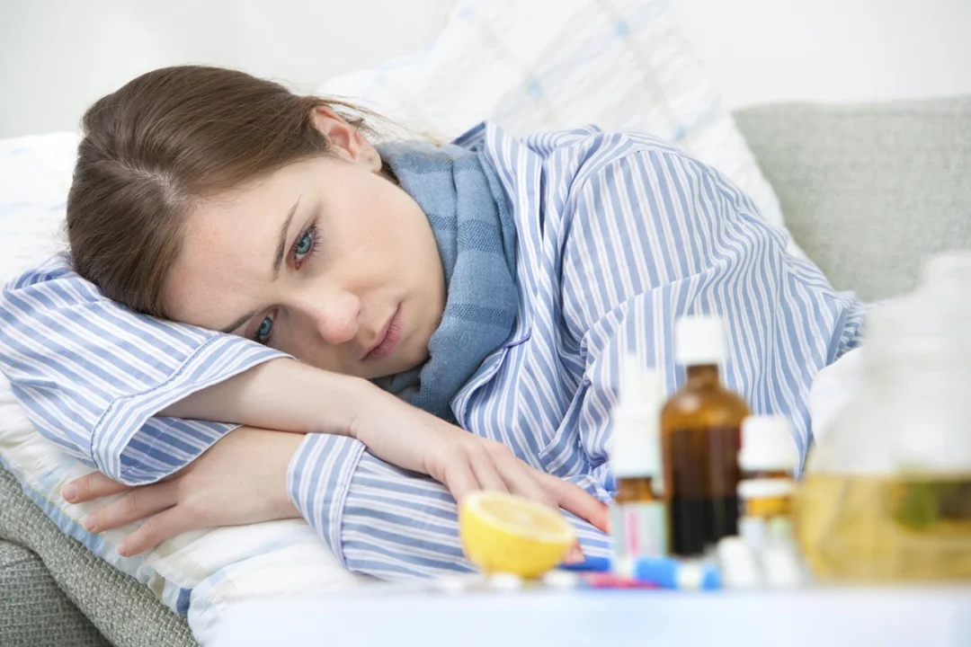 Mevsim Geçişi ve Kalabalıklar, Çocuklarda Enfeksiyon Riskini Artırıyor: Nörovirüs Uyarısı