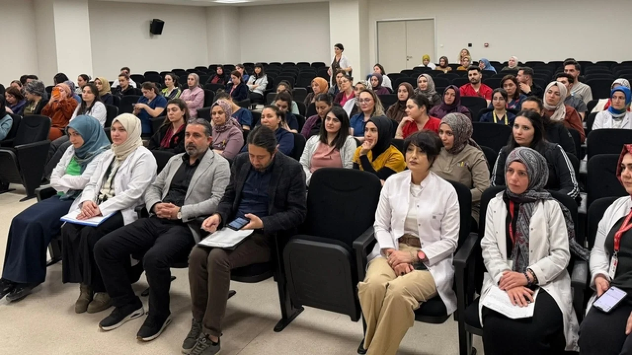 Sağlık Çalışanlarına Sıtma Hastalığı Eğitimi Verildi