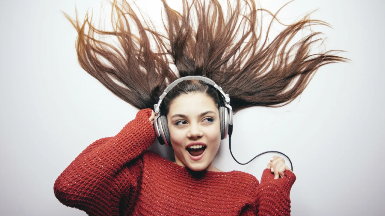 Kulaklıkla Yüksek Sesle Müzik Dinleyenlere Uyarı: Kalıcı İşitme Kaybına Yol Açabilir