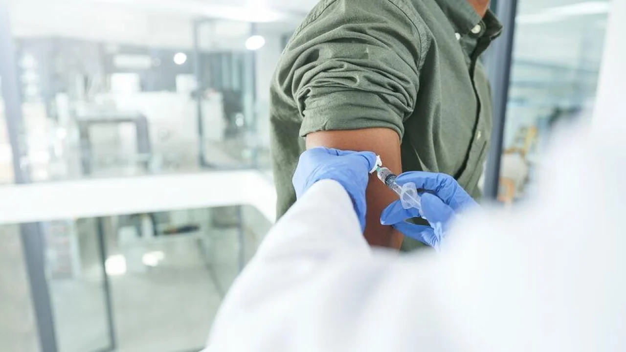 65 Yaş Üstüne Grip Aşısı Uyarısı: Prof. Dr. Şener'den Erken Aşı Çağrısı