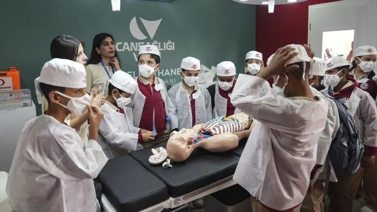 TEKNOFEST Güneydoğu’da Çocuklara Ameliyathane Deneyimi: Sağlık Mesleklerini Yakından Tanıyorlar