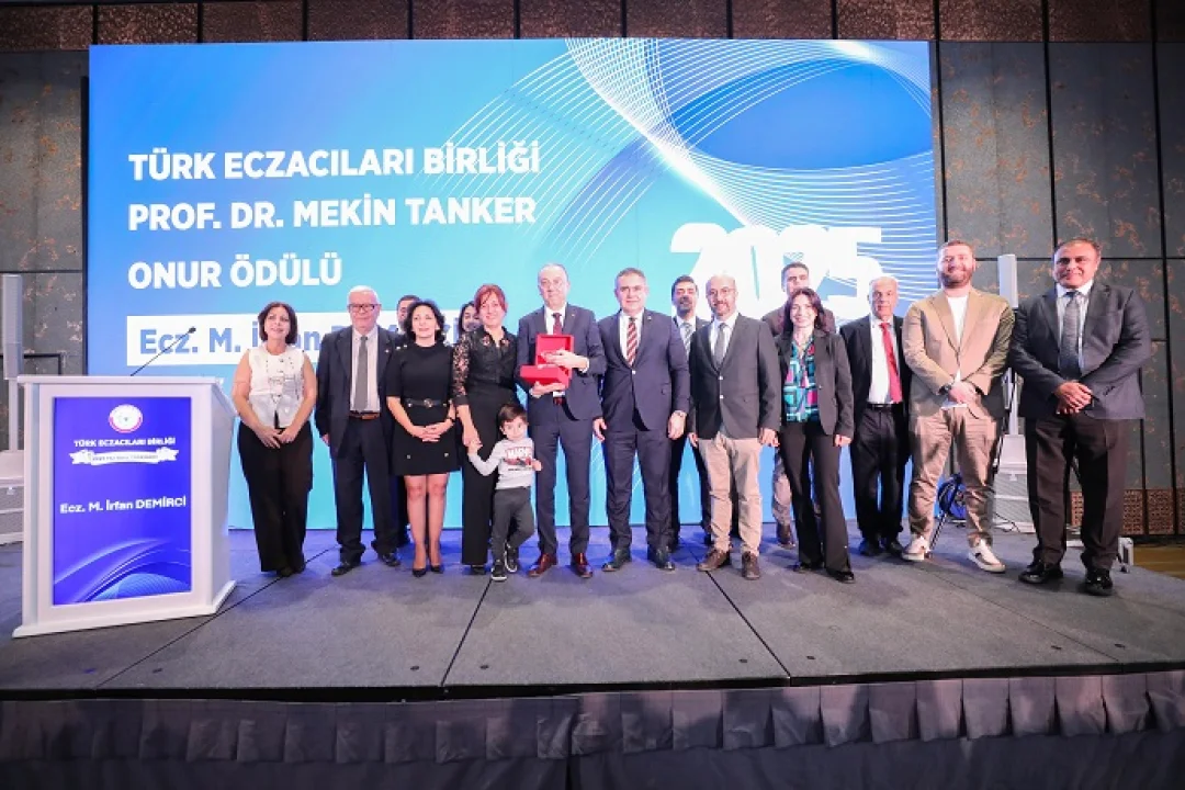 Türk Eczacıları Birliği 2025 Prof. Dr. Mekin Tanker Onur Ödülü ve Değer Katan Eczacı Ödülleri Sahiplerini Buldu